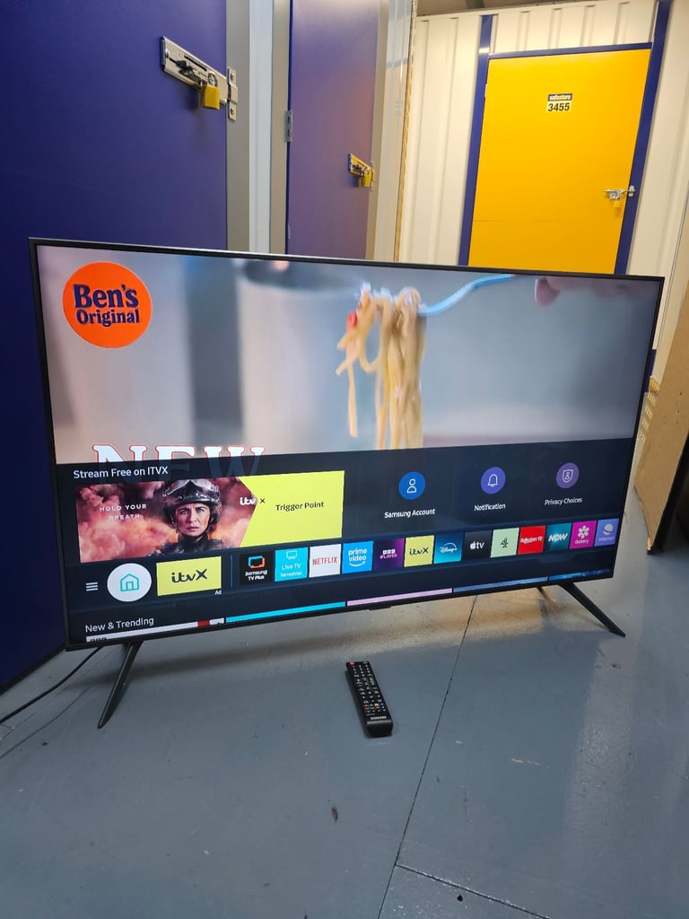 50" SAMSUNG 4K ULTRA SMART TV 
