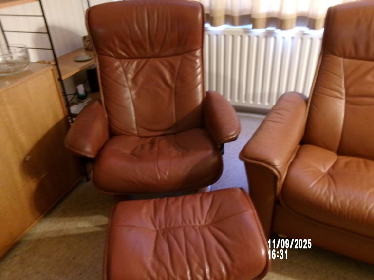 Stressless Settee and two armchairs with stools