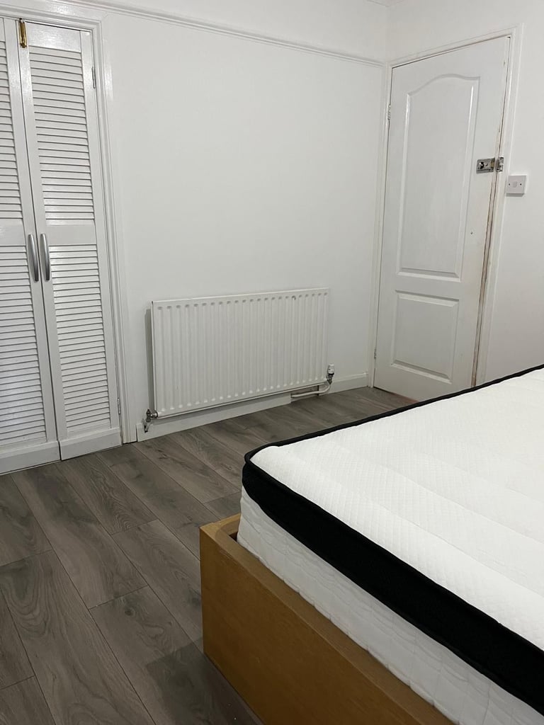 Large double room with garden access - All Bills included