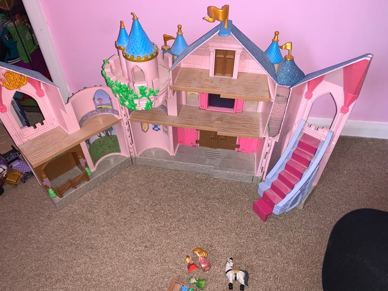 Disney sleeping beauty deluxe animator castle playset