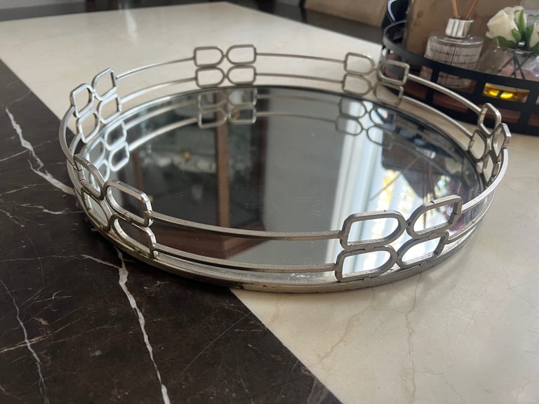 Glass tray