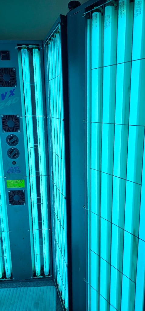 Stand up sunbed 