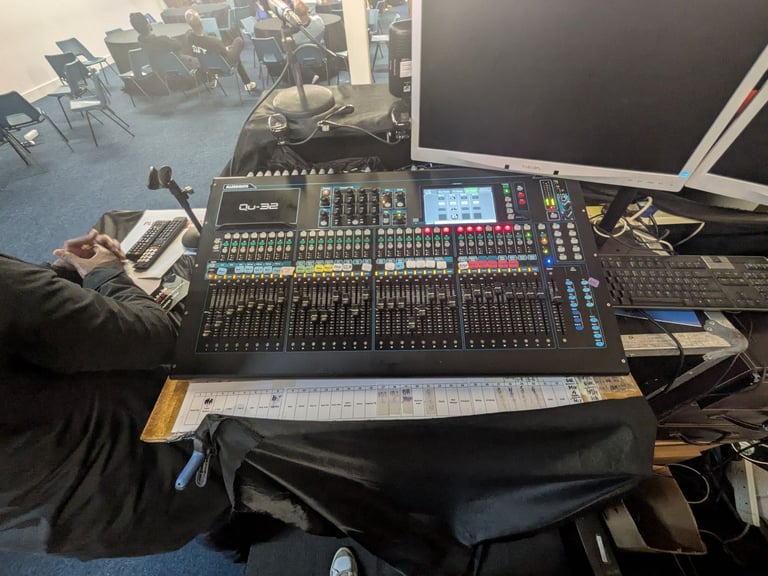 image for Allen and heath QU32, 32 Channel digital Mixer & x3 Allen and heath ME-1 Units 