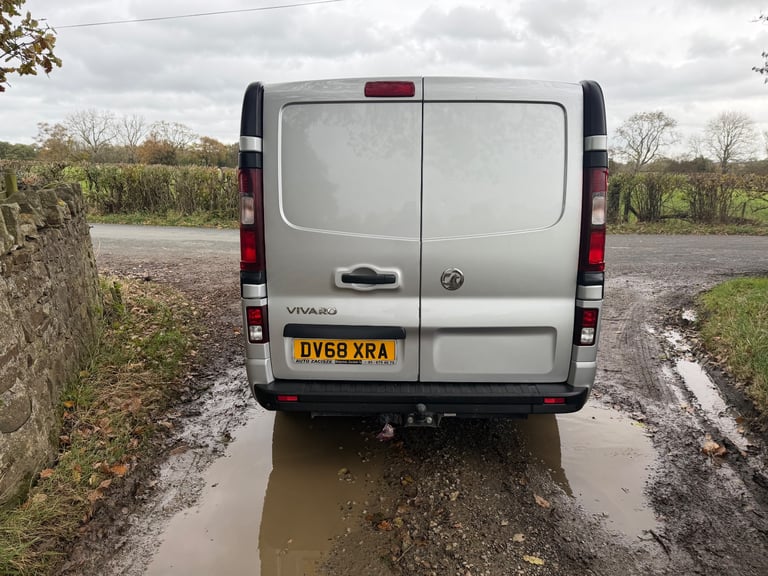 Vauxhall, VIVARO, LWB Panel Van, 2018, Manual, 1598 (cc)