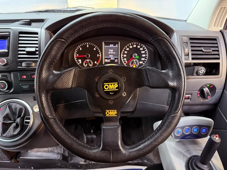 2011 Volkswagen Caravelle 2.0 TDI Executive DSG Euro 5 5dr MPV Diesel Automatic