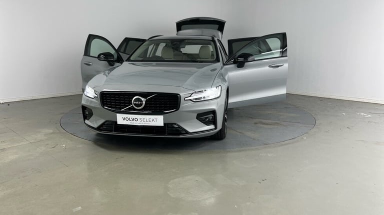 2025 Volvo V60 Plus, B4 Mild hybrid, Petrol, Dark Estate Petrol Automatic