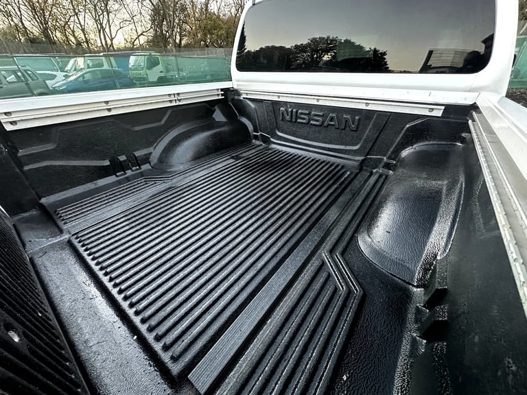 2013 Nissan Navara 3.0 dCi V6 Outlaw 4WD Diesel 4-Door Diesel