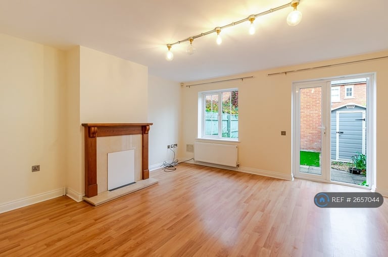 3 bedroom house in Saddlers Close, Fordingbridge, SP6 (3 bed) (#2657044)