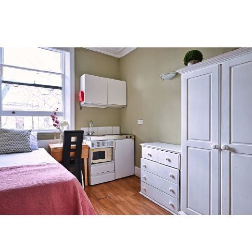 Single Bedsit in Holland Road, Shepherds Bush/Olympia, W14 8BE ***Utility Bills Inc***