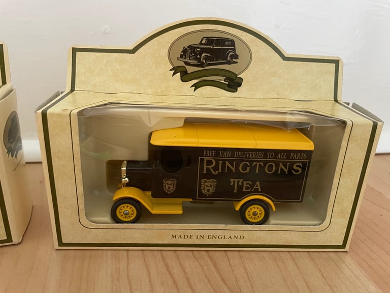 Bundle of die-cast models 