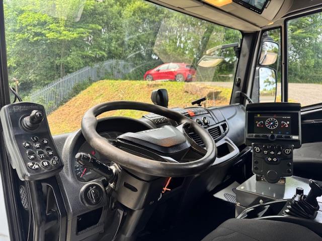 2018 18 Iveco Eurocargo 150-220 E6 Johnston VT651 dual sweep gully arm