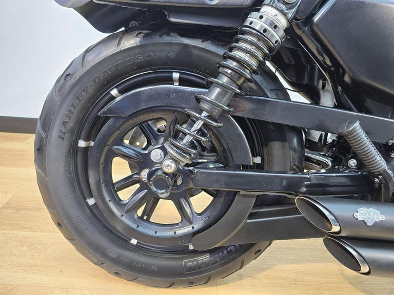 2013 Harley-Davidson Sportster 883 XL883N Iron 883