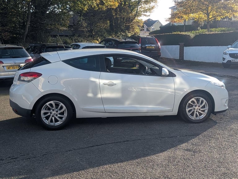 2013 Renault Megane 1.5 dCi Dynamique TomTom Euro 5 3dr COUPE Diesel Manual