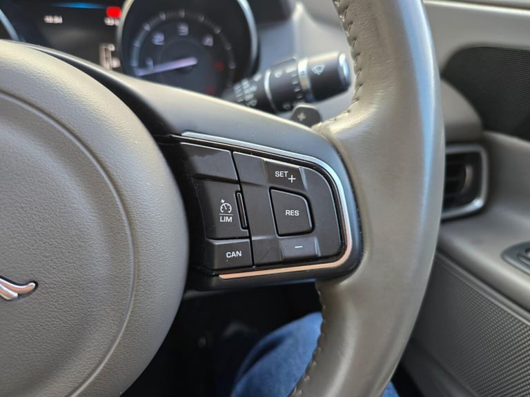 2016 Jaguar XE 2.0d Prestige Auto Euro 6 (s/s) 4dr Saloon Diesel Automatic