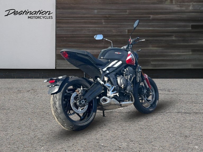 2025 Triumph Trident 660 PREMIUM TWIN COLOUR Petrol black 6 Speed