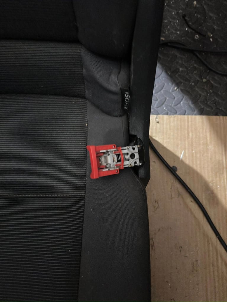 Vw Touran Mk1 Middle row drivers side passenger seat