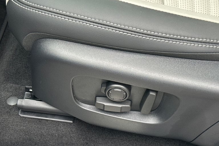 2025 Land Rover Discovery Sport 2.0 D200 Dynamic HSE 5dr SUV DIESEL Automatic