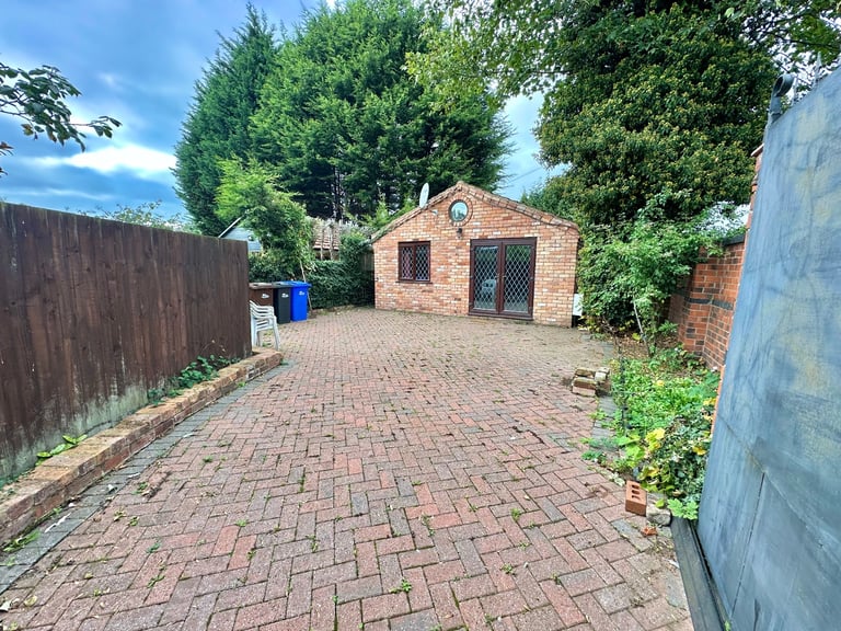 image for 1 bedroom bungalow with drive