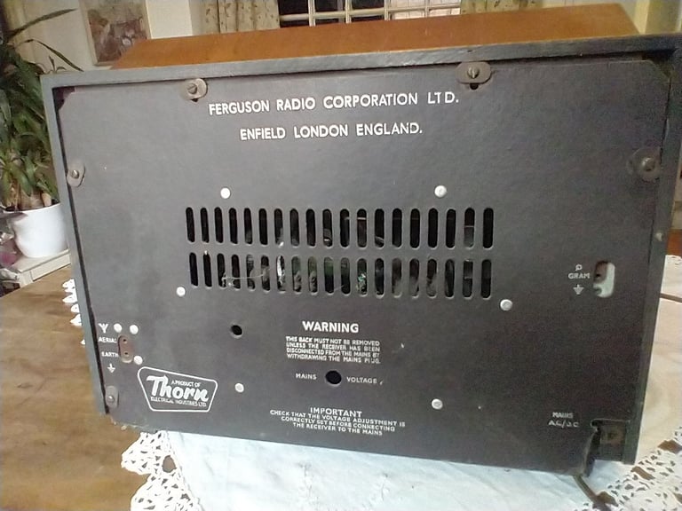 VINTAGE FERGUSON 356 VALVE RADIO Art Deco Wooden Case Bakelite Knobs MW SW LW