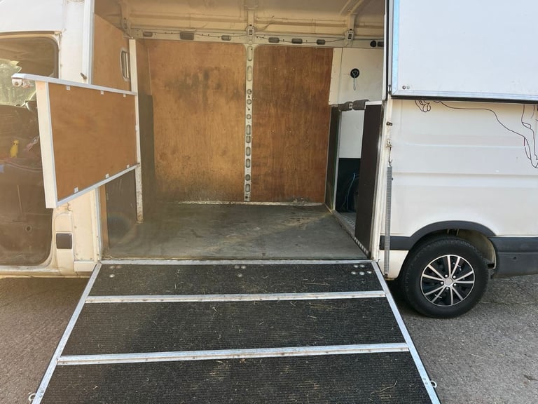 **REDUCED FOR QUICKER SALE** Renault Master 2009 3.5T Horsebox 