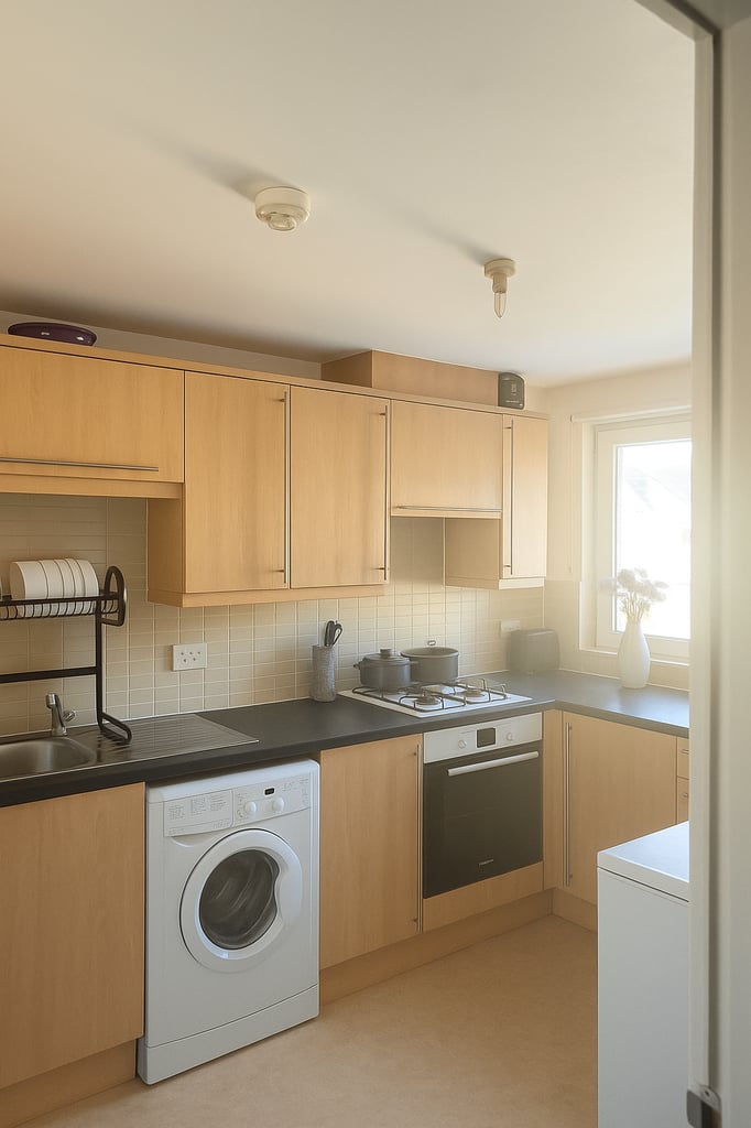 Double bed room in a 2 bed apartment 