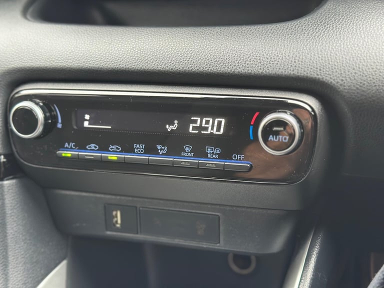 2021 Toyota Yaris 1.5 VVT-h Design E-CVT Euro 6 (s/s) 5dr HATCHBACK Petrol/Electric Hybrid Automatic
