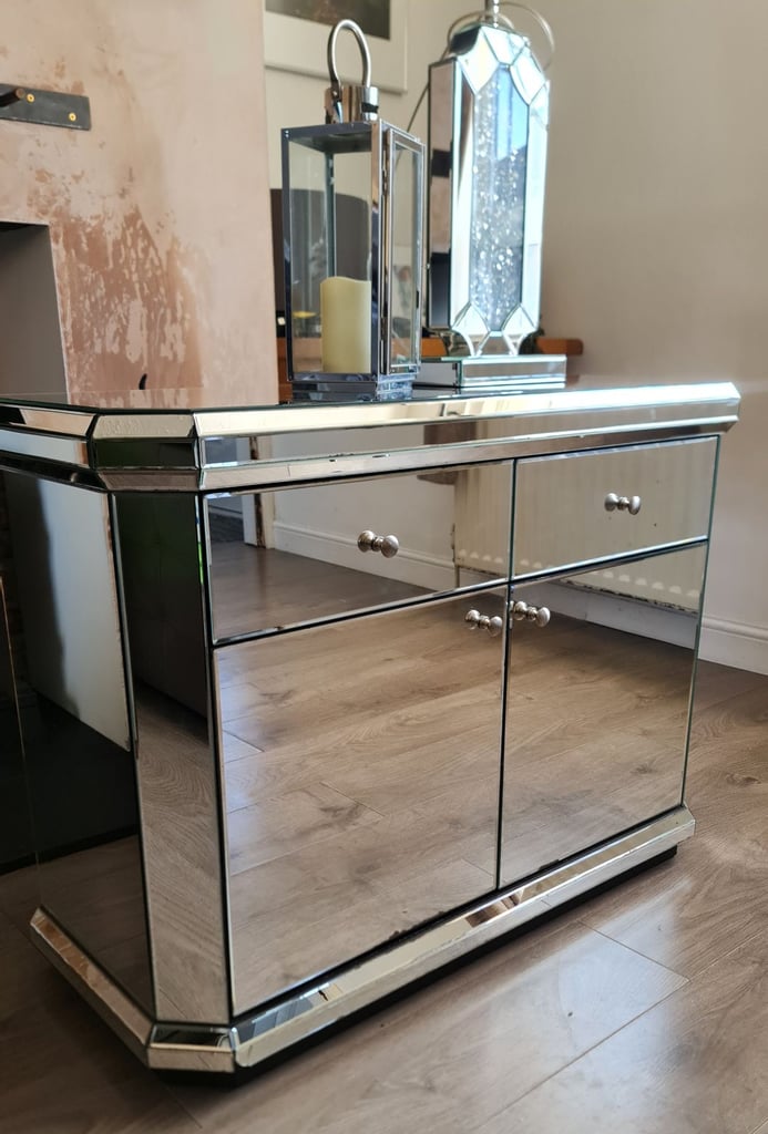 Furniture bundle. Sideboard,mirror,lamp,ornament 