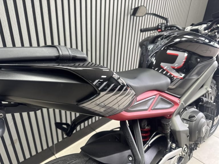 2023 Triumph Street Triple 765R Black, Sport naked 3855 miles