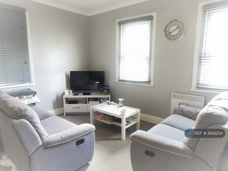 2 bedroom flat in School Road Tilehurst, Tilehurst, Reading, RG31 (2 bed) (#2642254)