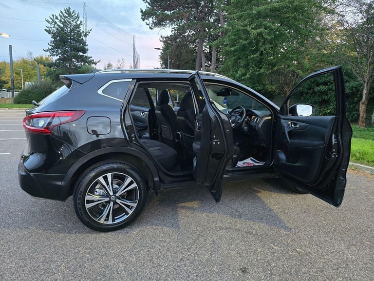 2018 Nissan Qashqai 1.5 dCi N-Connecta SUV 5dr Diesel Manual Euro 6 (s/s) (115 ps) HATCHBACK Dies...