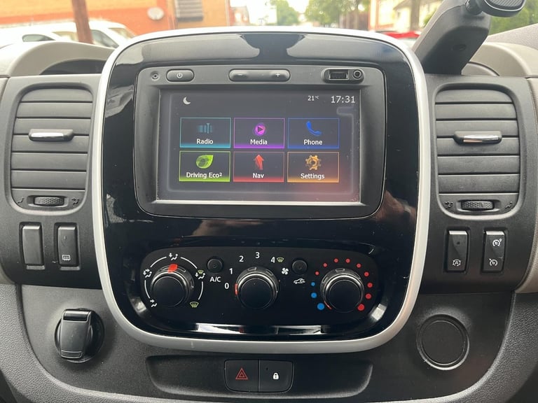 Renault Trafic LL29 Energy dCi 125 Sport Nav 6 Seat LWB Crew Van DIESEL 2019/19