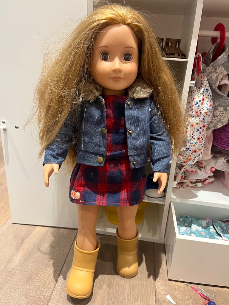 (Great condition) Our Generation doll and a LOT clothes and accessories
