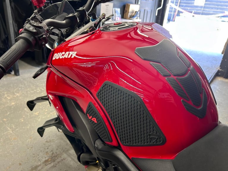 2021 Ducati Streetfighter V4S