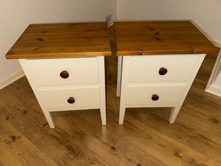 Set of 2 Cream & Wooden Bedside Tables 