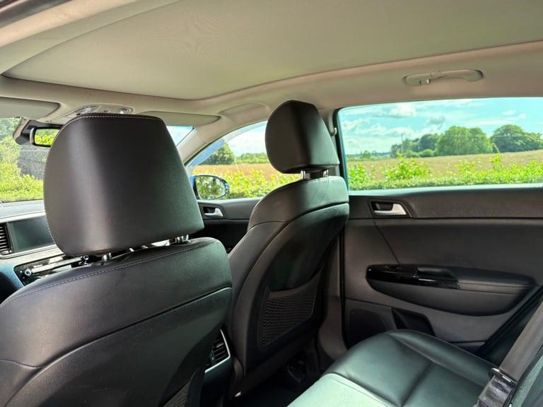 Kia Sportage 2.0 Diesel ISG 4 AWD Auto.Heated leather,reverse camera,pan roof