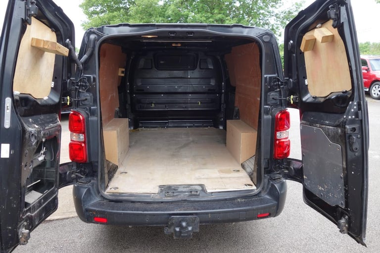 Vauxhall Vivaro 3100 2.0d 145PS Dynamic H1 Van Auto DIESEL AUTOMATIC 2022/22