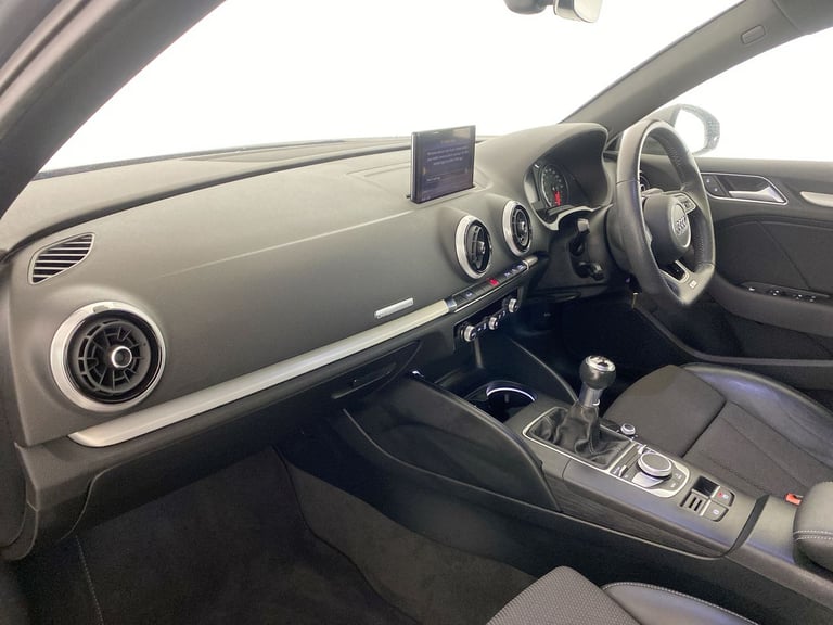  Audi A3 Sportback 1.5 Tfsi Cod 35 S Line Sportback 5dr Petrol Manual Euro 6