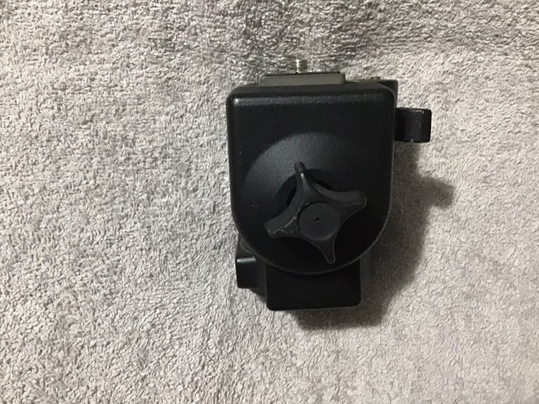MANFROTTO TRIPOD HEAD VERY GOOD CONDITION COST OVER £100. SELLING FOR 