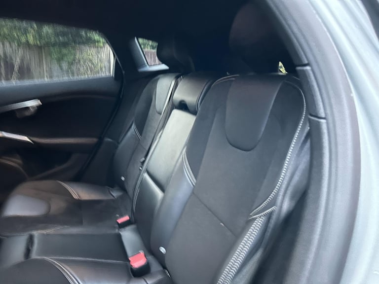 2017 Volvo V40 2.0 T2 R-Design Euro 6 (s/s) 5dr HATCHBACK Petrol Manual