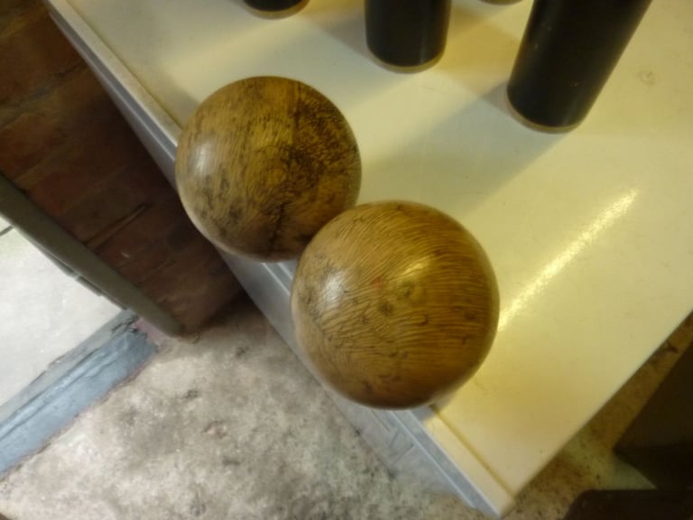 SKITTLES GAME -  ' ROYAL SOLDIERS'   NINE PINS  WITH WOODEN BALLS -  JAQUES