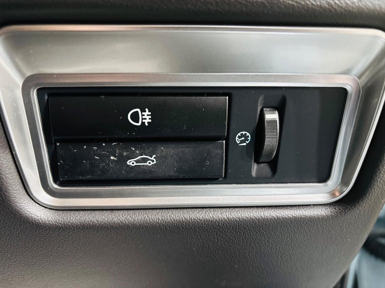 2013 Jaguar XF 3.0d V6 Luxury 4dr Auto [Start Stop] SALOON DIESEL Automatic