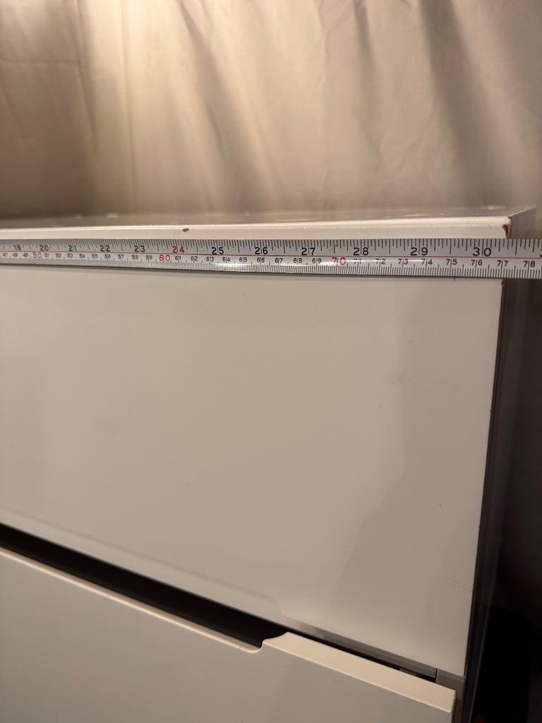 White chest of drawers 