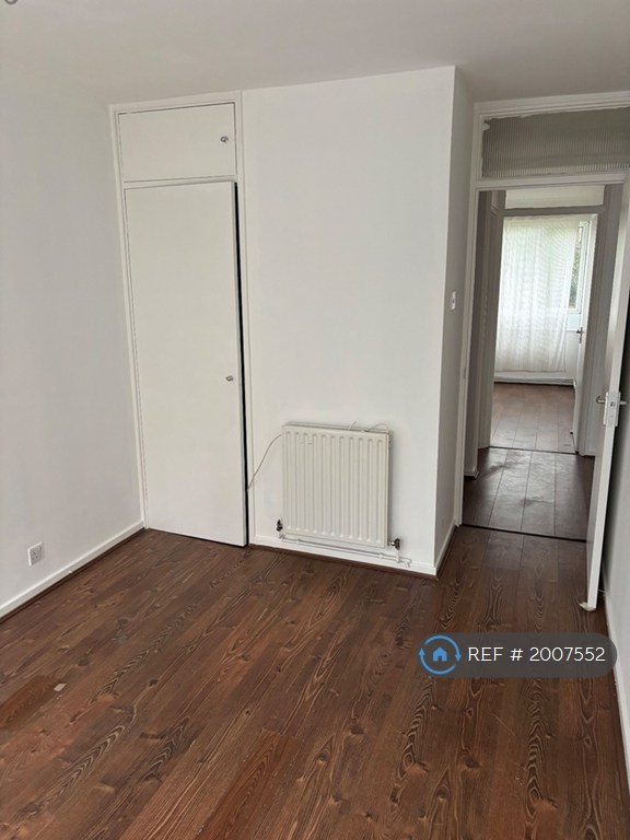 2 bedroom flat in Glamis House, Warley, Brentwood, CM14 (2 bed) (#2007552)
