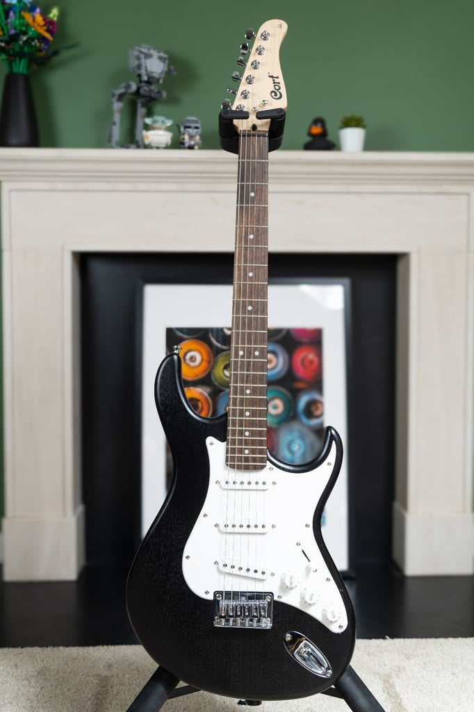 Cort G100 Strat Style Electric guitar - Black - Excellent Condition