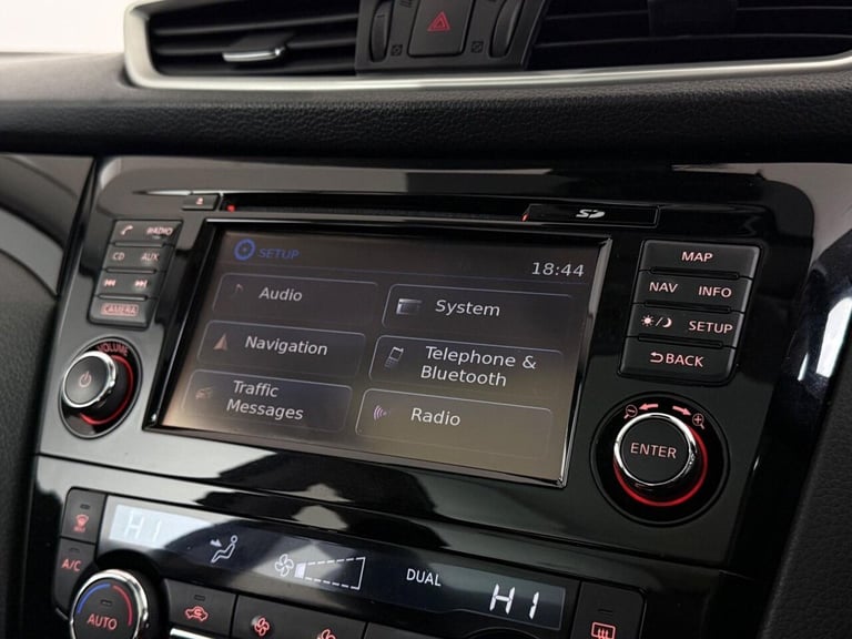 2016 Nissan Qashqai 1.2 DiG-T N-Connecta 5dr HATCHBACK PETROL Manual