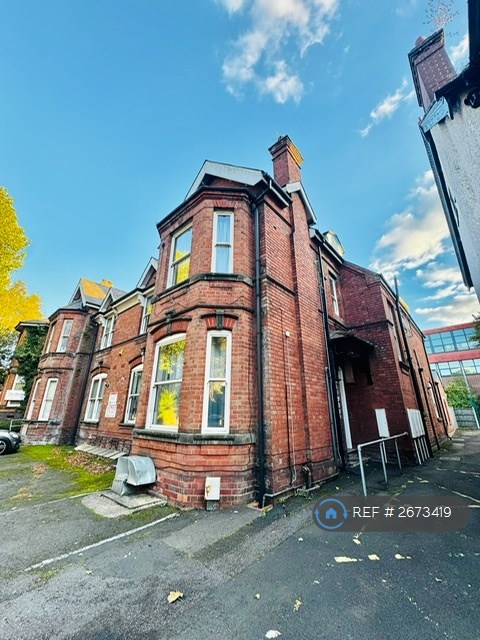 2 bedroom flat in Dudley, Dudley, DY1 (2 bed) (#2673419)