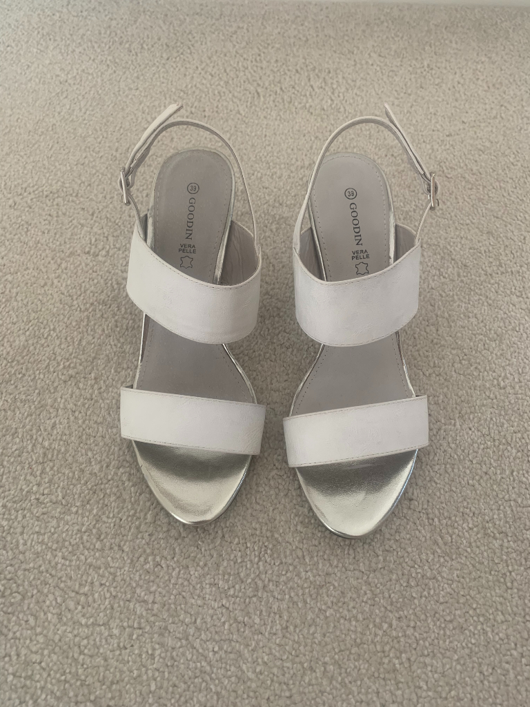 image for Ladies White Leather 'Goodin' Square Heel Sandals - Size: UK 6 / EU 39 - Excellent (Can POST)
