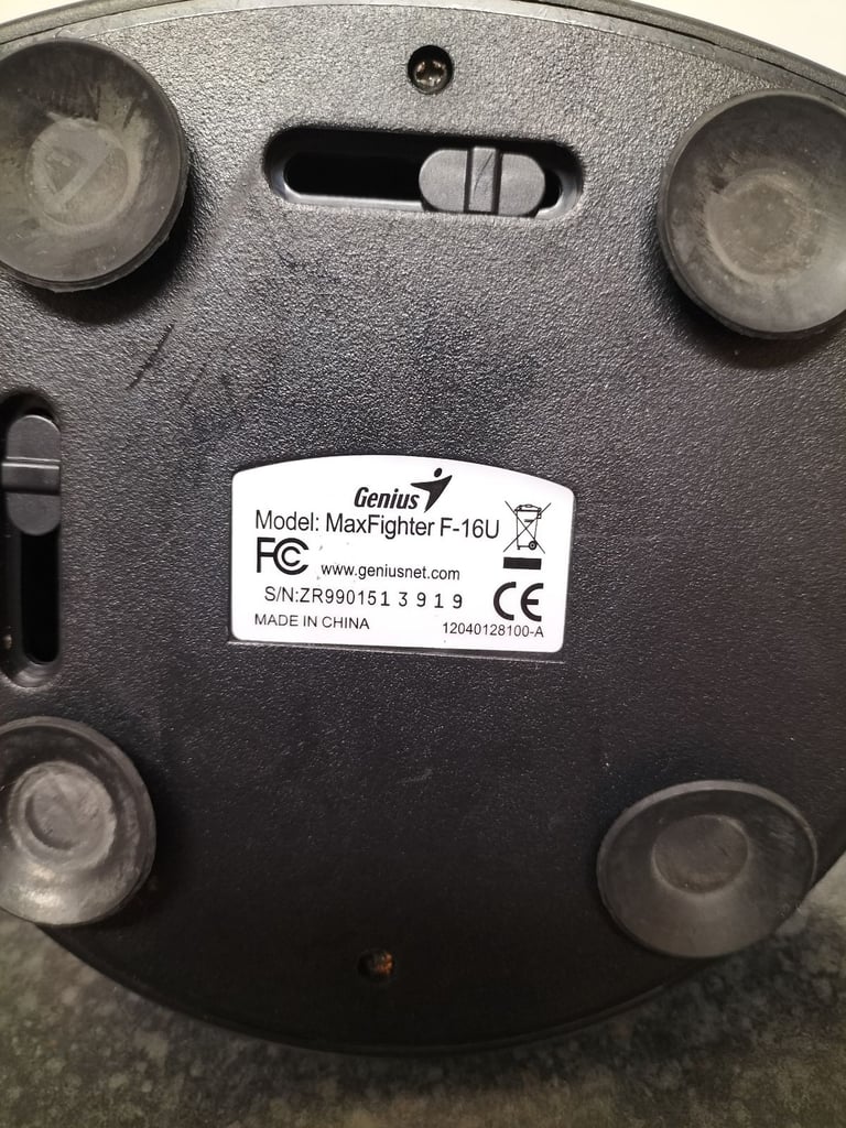 Genius Max fighter F-16 au USB, good condition 