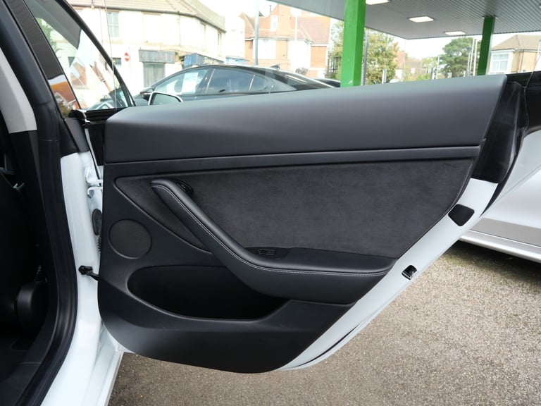2022 Tesla Model 3 Standard Range Plus Electric Auto RWD (241 bhp) 4dr Electric