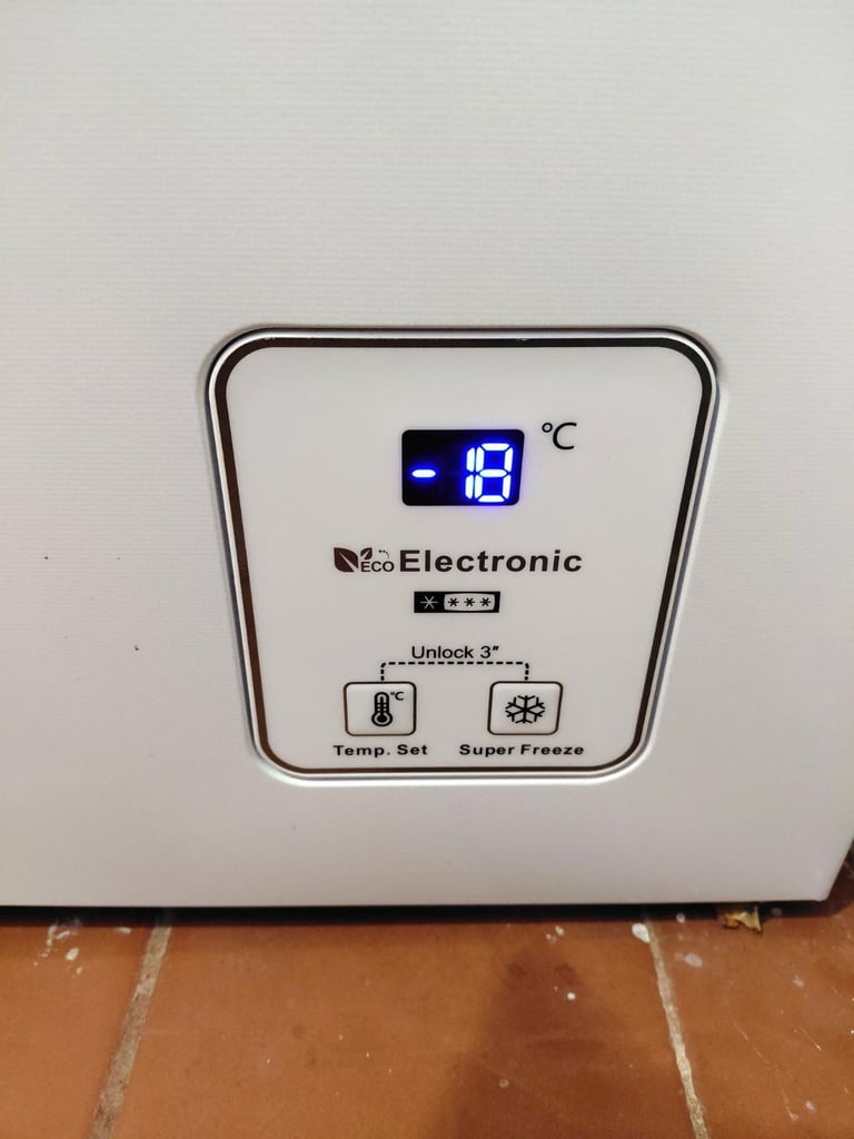 Hisense FC247D4AWLE Chest Freezer – 191L – White – 5 months old